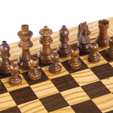 Pièces d'échecs noires artisanal en bois d'olivierer