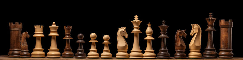 pieces d'échecs de différentes tailles