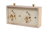 Pendule mécanique en bois naturel vue de côté