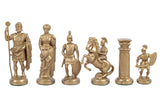 Pièces d'échecs romaines dorées et noires