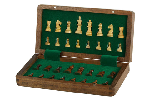 Petit jeu d'échecs de voyage magnétique en bois
