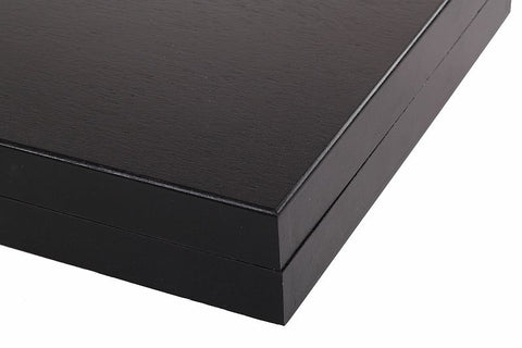Intérieur du coffret de rangement pour pièces d'échecs avec emplacements