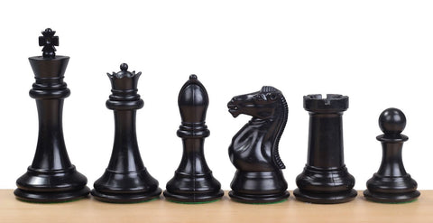 Grandes pièces d'échecs Staunton en plastique noires et blanches