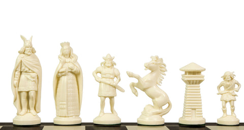 Pièces d'échecs style Viking sur échiquier