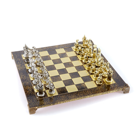 Jeu d'échecs médiéval pièces or et argent
