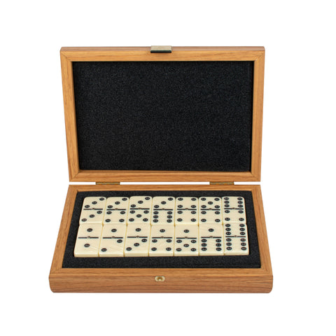 Coffret de dominos en bois ouvert