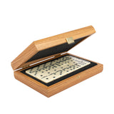 Dominos rangés dans leur coffret en bois