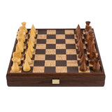 Jeu d'échecs en liège marron avec pièces modernes en bois