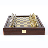 Petit jeu d'échecs gréco-romain en métal avec coffret en bois