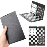 Pièces d'échecs et échiquier magnétique de poche