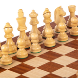 Pièces d'échecs Staunton Blanche sur échiquier