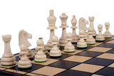 Pièces d'échecs Staunton Blanche sur Échiquier en bois