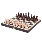 Echiquier ouvert avec pieces d'échecs placées à l'intérieur
