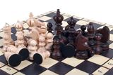 pièces d'échecs mélangées sur plateau d'échecs