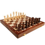Echiquier ouvert avec pieces d'échecs rangées