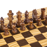 Pièces d'échecs noires artisanal en bois d'olivierer