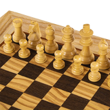 Pièces d'échecs blanches artisanal en bois d'olivierer