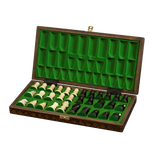 échiquier pliable avec pièces d'échecs rangées à l'intérieur