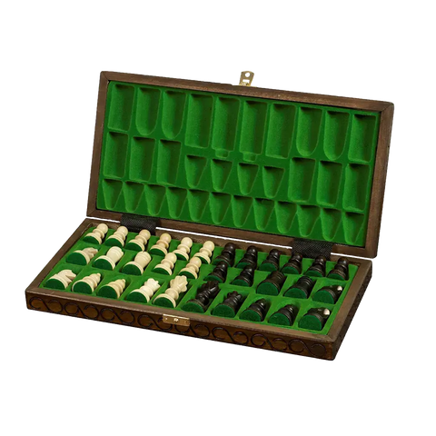 échiquier pliable avec pièces d'échecs rangées à l'intérieur